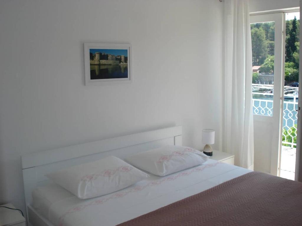 Postel nebo postele na pokoji v ubytování Apartments Luka