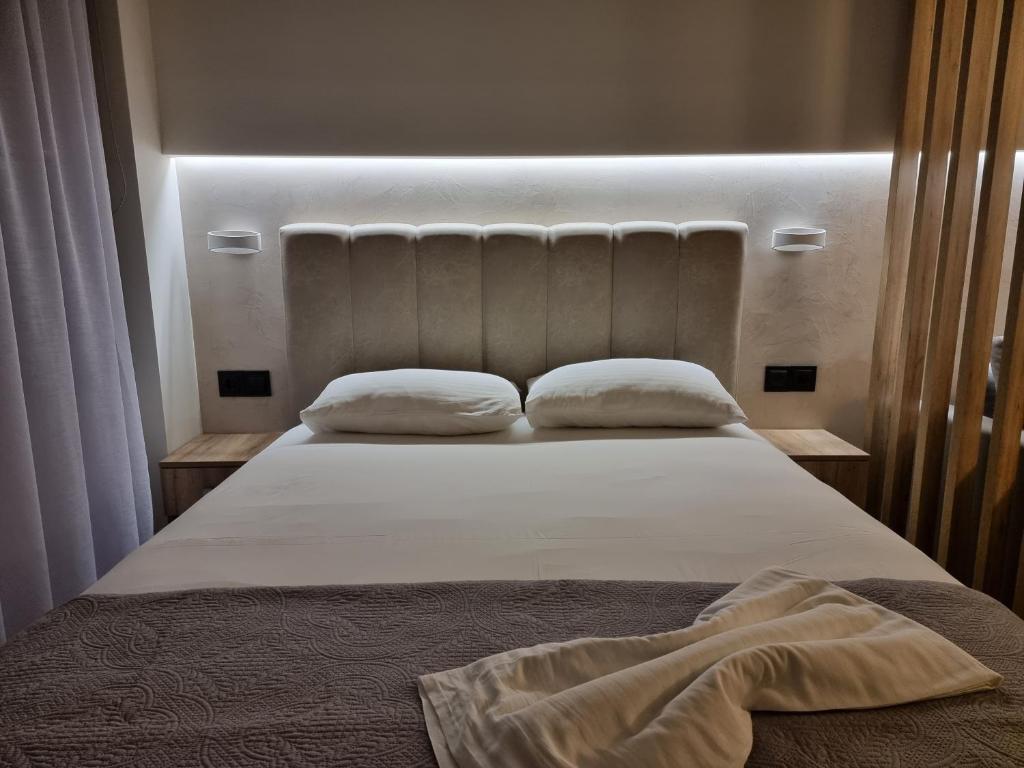 Łóżko lub łóżka w pokoju w obiekcie Iris City Center Premium Studio