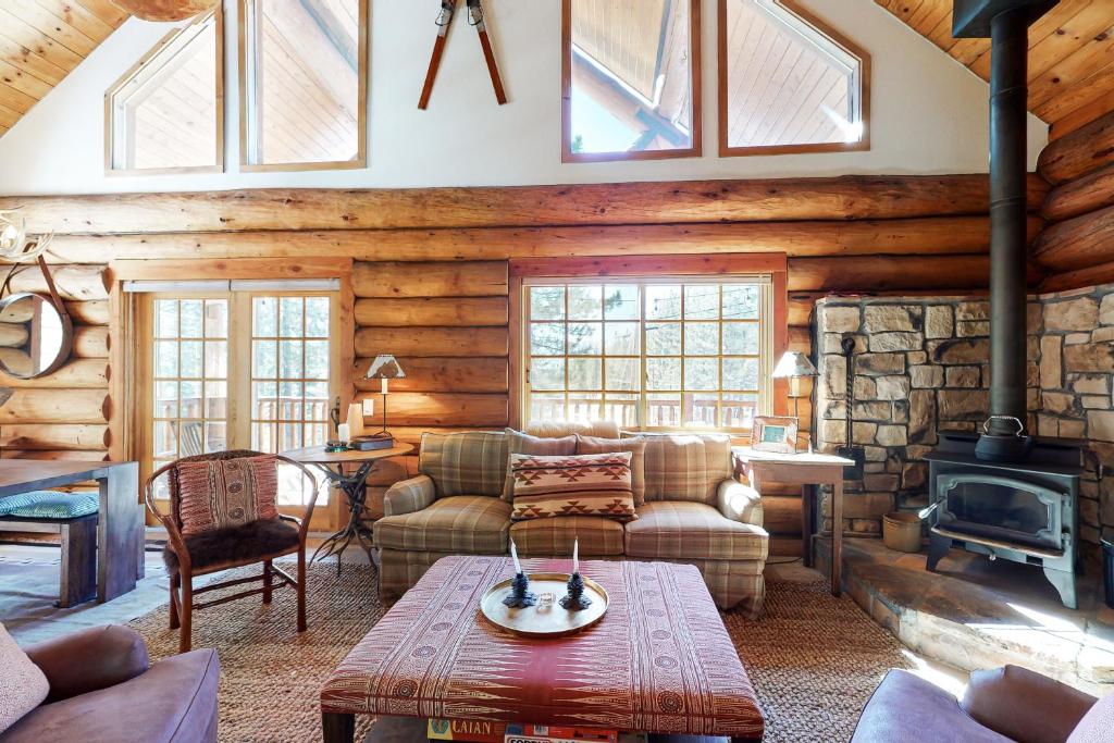 a living room with a couch and a fireplace at Kia Ora Northwoods in Truckee