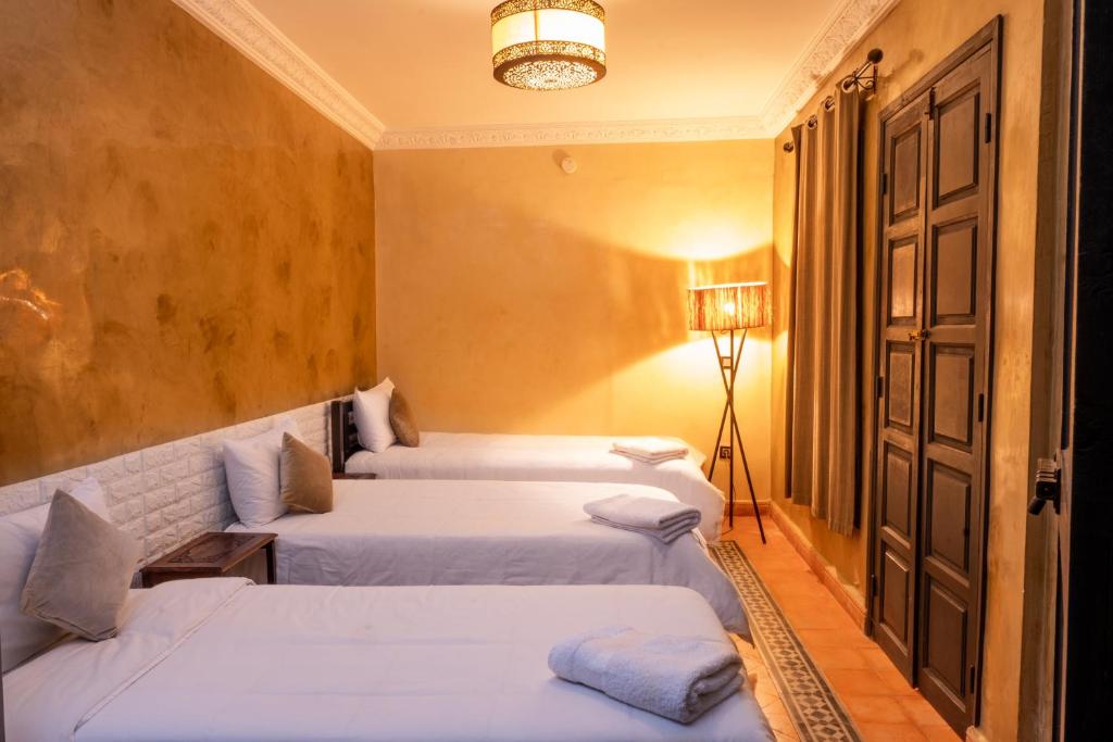 Postel nebo postele na pokoji v ubytování Riad Abjaou
