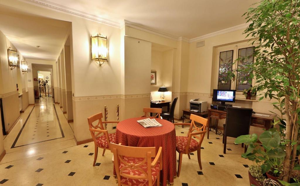 TV a/nebo společenská místnost v ubytování Best Western Hotel Genio