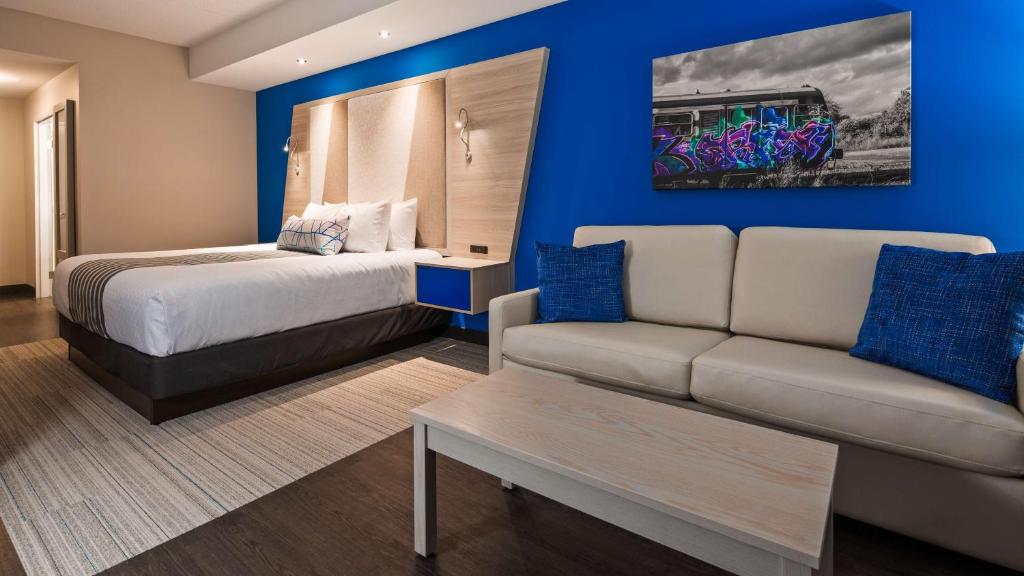 
King Room with Sofa Bed - Non-Smoking/Pet Friendly
