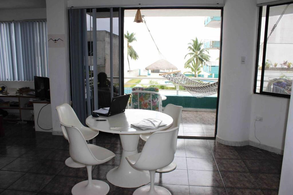 Posezení v ubytování Beachside apartment with 2 pools, Same, Esmeraldas