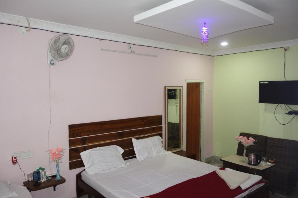 Postel nebo postele na pokoji v ubytování Hotel HCB (Hemo Chandra Bhawan)
