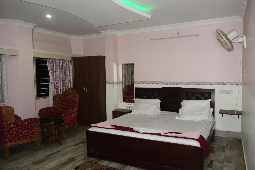 Postel nebo postele na pokoji v ubytování Hotel HCB (Hemo Chandra Bhawan)