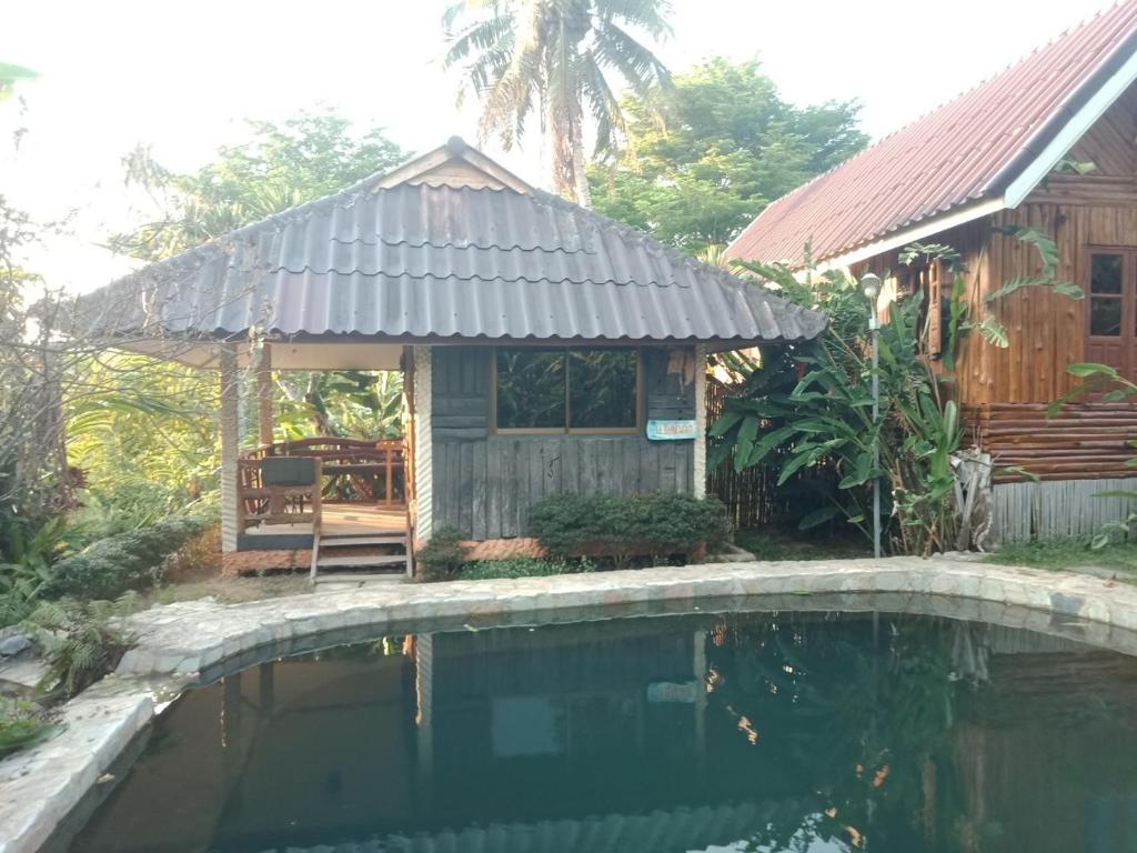 Bazén v ubytování NonKan HomeStay นอนกาญจน์ โฮมสเตย์ nebo v jeho okolí