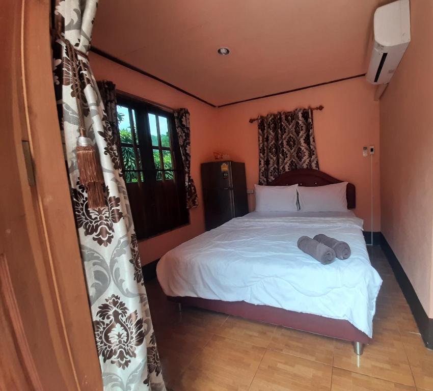 Postel nebo postele na pokoji v ubytování NonKan HomeStay นอนกาญจน์ โฮมสเตย์