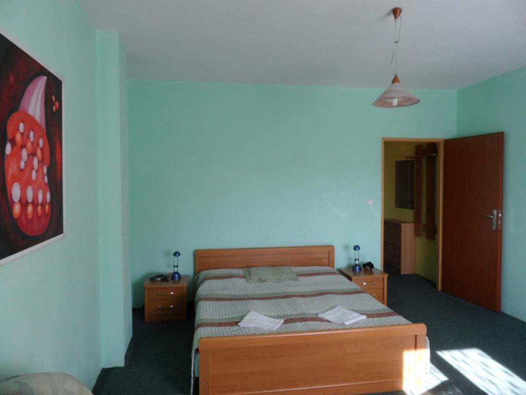 Postel nebo postele na pokoji v ubytování Penzion Skalíček