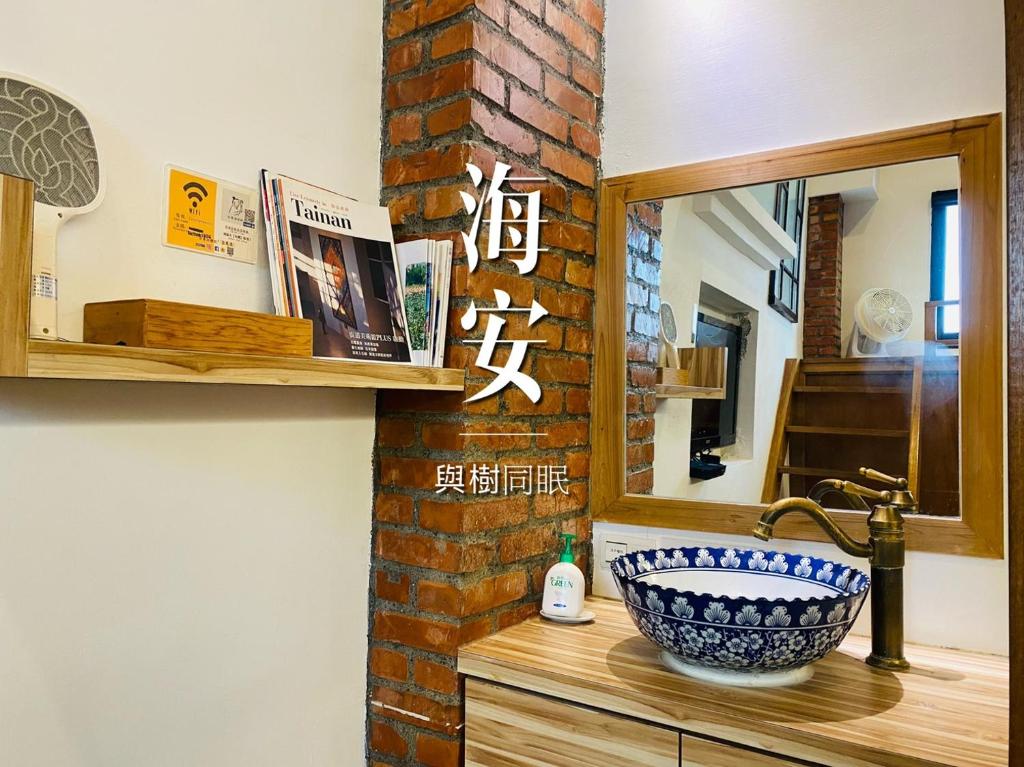 Galeri foto 捉鳳凰 台南百年老宅包棟導覽民宿系列Catchphoenix Centennial Guesthouse di Tainan