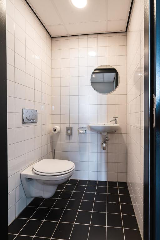 Onderwijshotel De Rooi Pannen Eindhoven - Resim 31