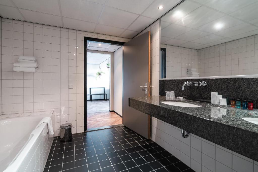 Onderwijshotel De Rooi Pannen Eindhoven - Resim 19