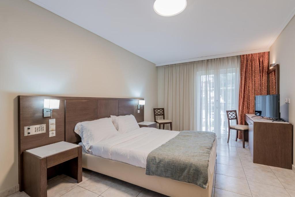 Postel nebo postele na pokoji v ubytování Katerina Palace Hotel