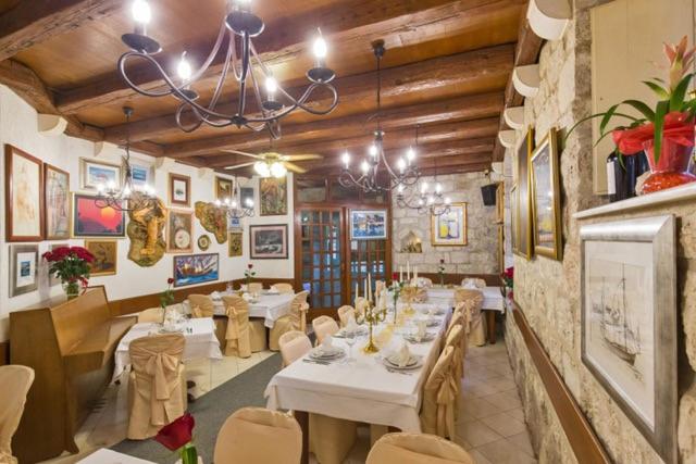 Restaurace v ubytování Bed&Breakfast Sorgo Palace