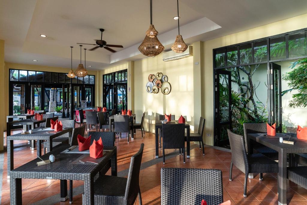 Restaurace v ubytování Seaview Resort Khao Lak - SHA Plus