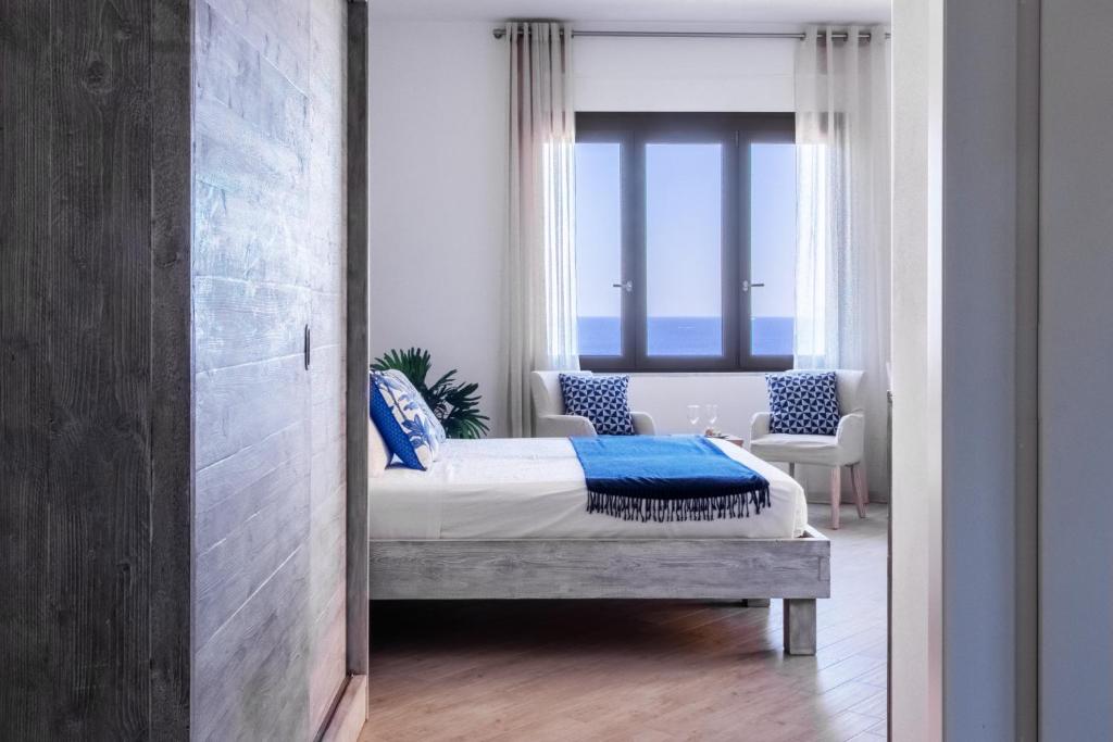 A bed or beds in a room at "Sunset Garden" apartment