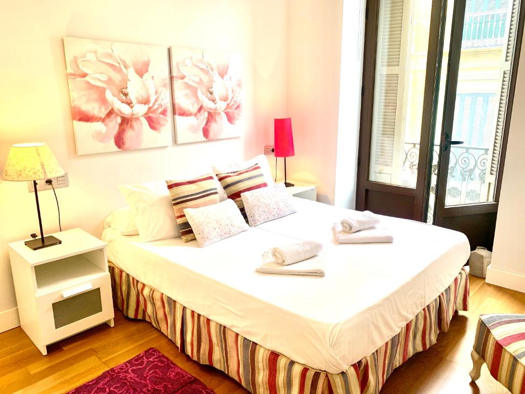 Postel nebo postele na pokoji v ubytování Homely Málaga Luxury Sebastian Souviron