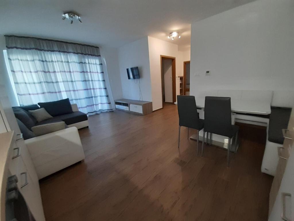Televízia a/alebo spoločenská miestnosť v ubytovaní Beach Home