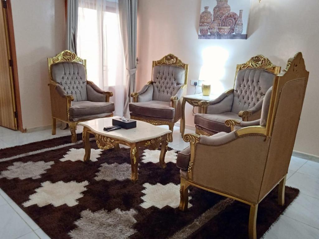 Posezení v ubytování Riyam Hotel
