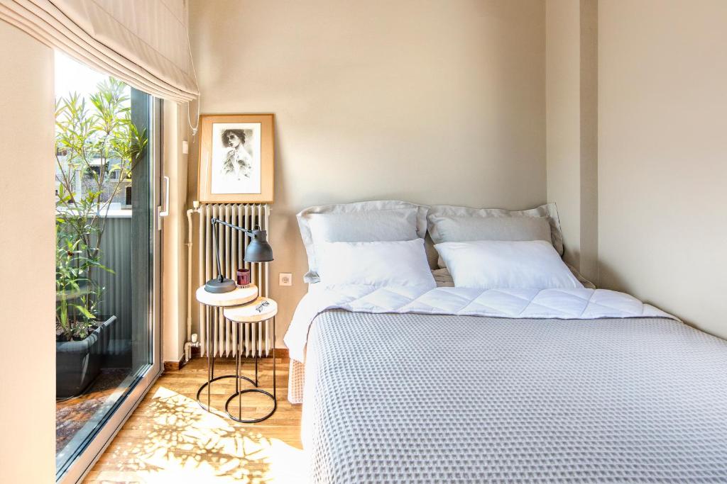 Posteľ alebo postele v izbe v ubytovaní Sunny Loft with Acropolis View
