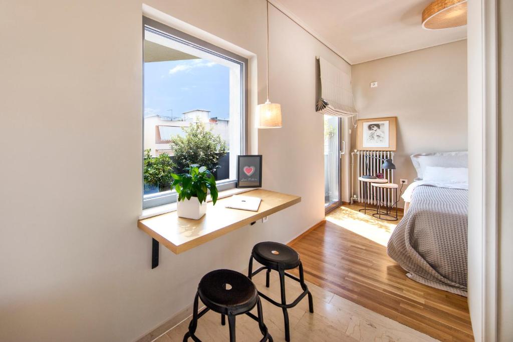 Posteľ alebo postele v izbe v ubytovaní Sunny Loft with Acropolis View