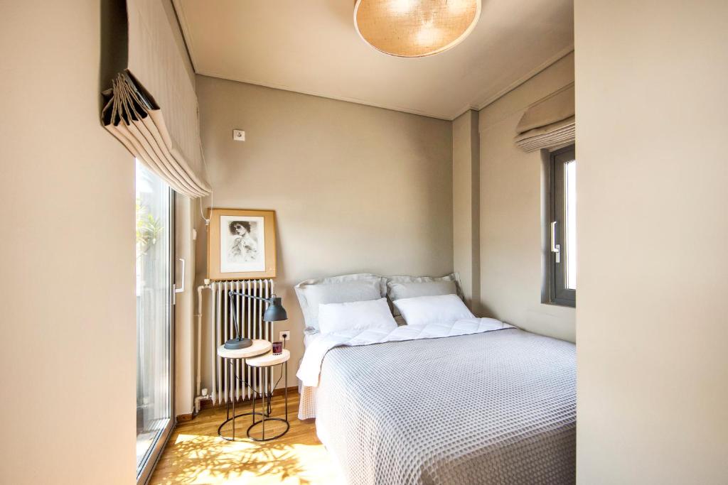 Posteľ alebo postele v izbe v ubytovaní Sunny Loft with Acropolis View