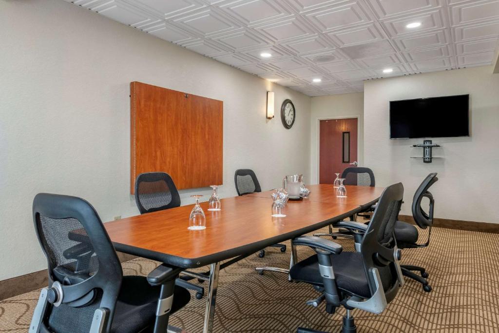 Comfort Inn & Suites Orlando North photo