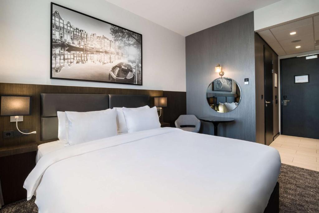 En eller flere senge i et værelse på Radisson Hotel & Suites Amsterdam South