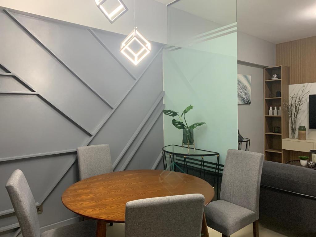 TV a/nebo společenská místnost v ubytování AEON SUITES Staycation