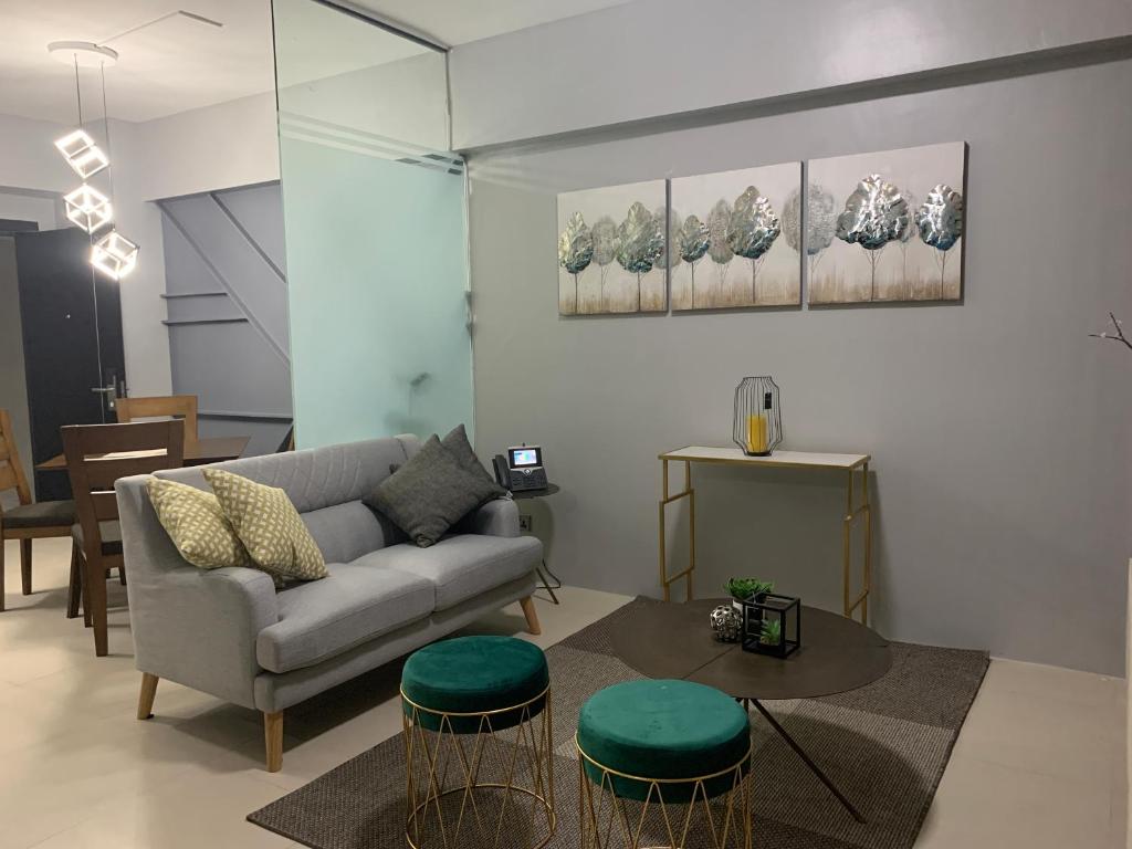 Posezení v ubytování AEON SUITES Staycation