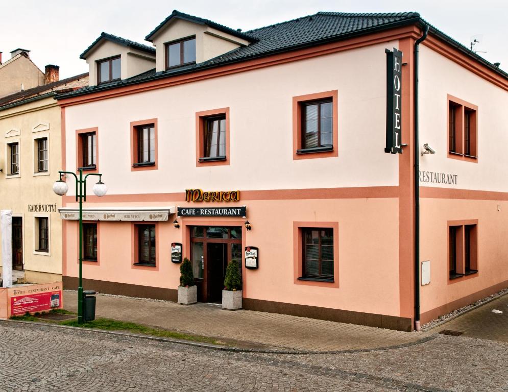 Das Gebäude in dem sich das Hotel befindet