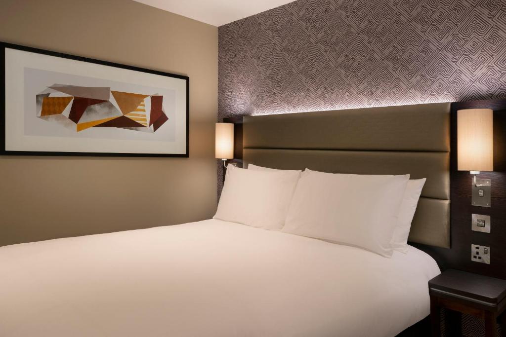 Postel nebo postele na pokoji v ubytování Leonardo Hotel Chester