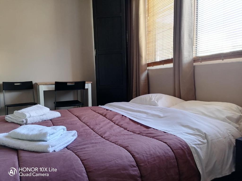 A bed or beds in a room at Myron Apartments