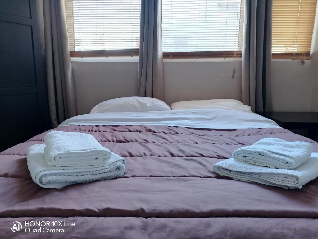 A bed or beds in a room at Myron Apartments