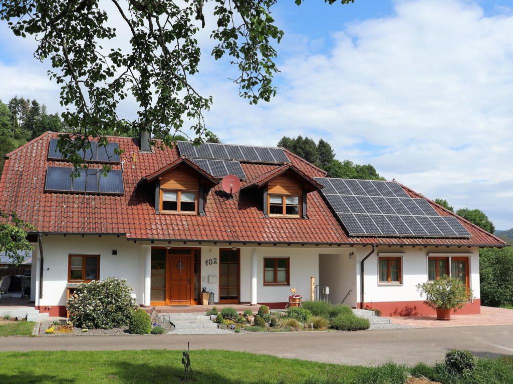 a house with solar panels on the roof at Ferienwohnungen Braun in Seelbach