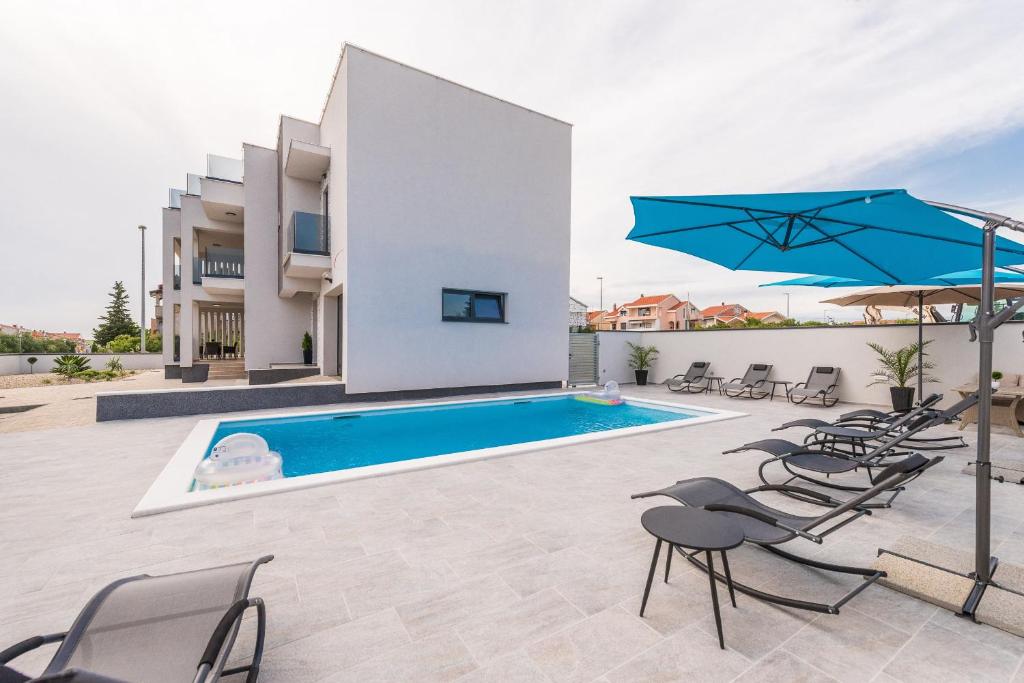 Bazén v ubytování Villa Nika ZadarVillas nebo v jeho okolí