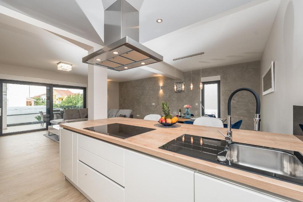 Kuchyň nebo kuchyňský kout v ubytování Villa Nika ZadarVillas
