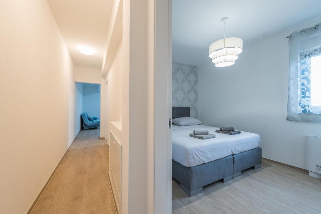 Postel nebo postele na pokoji v ubytování Villa Nika ZadarVillas