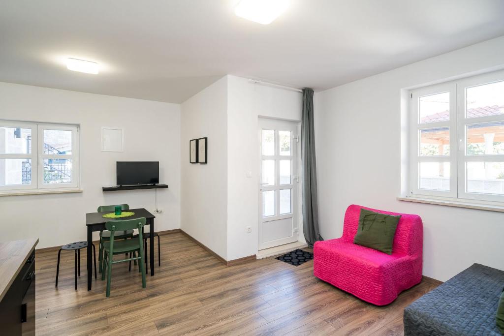 Residence & Pool Villa Schwarz Suites - 6