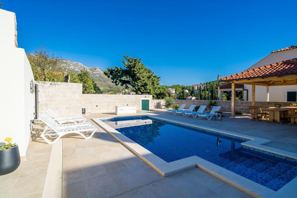 Residence & Pool Villa Schwarz Suites - 13