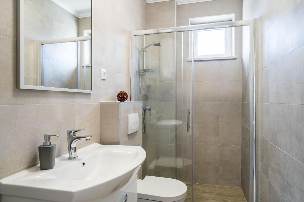 Residence & Pool Villa Schwarz Suites - 7