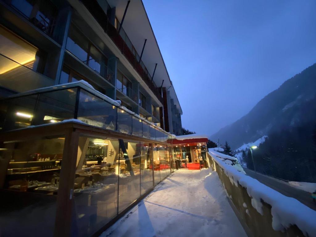 Nespecifikovaný výhled na hory nebo výhled na hory při pohledu z hotelu