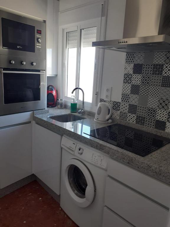 Kuchyň nebo kuchyňský kout v ubytování Casa Rural Plaza Zahara Buenas Vistas