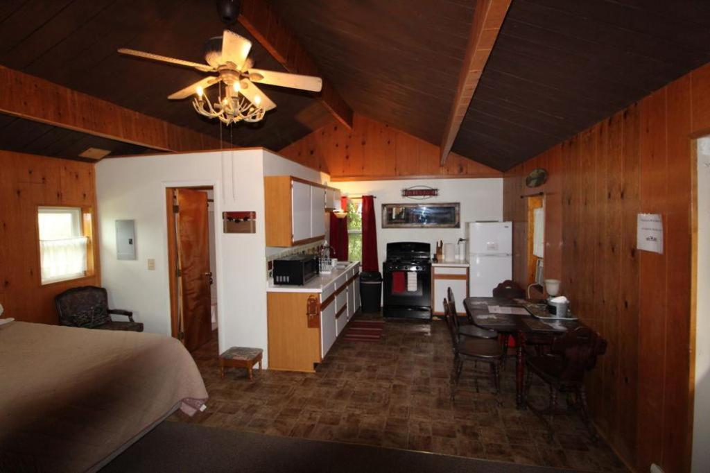 Kuchyň nebo kuchyňský kout v ubytování Wapiti Lodge