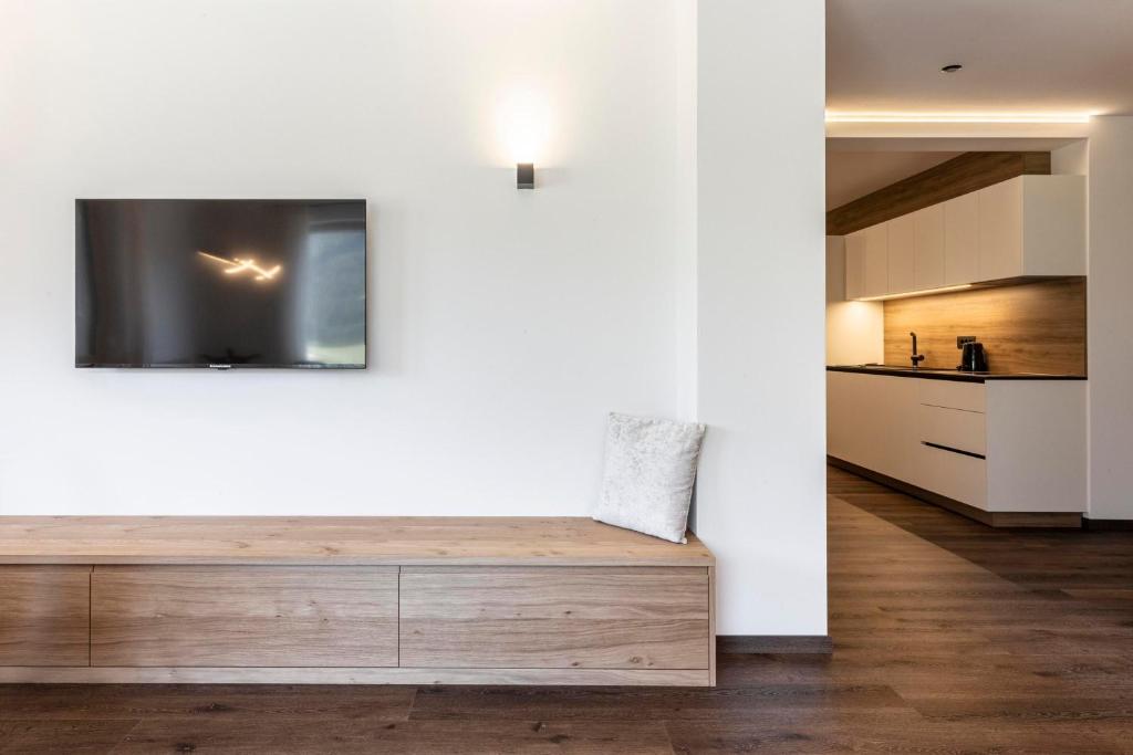 Televízia a/alebo spoločenská miestnosť v ubytovaní Apartment Ravison