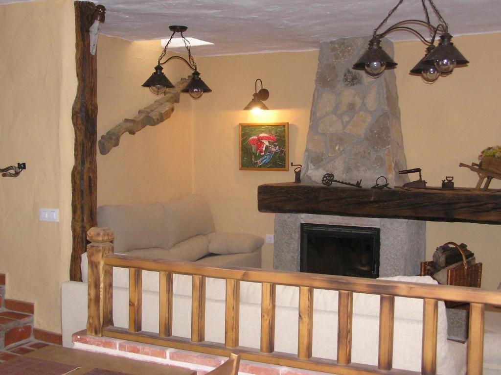 Hostales o pensiones Hostal Rural Las Cuatro Calles en San Martín del Pimpollar, Castilla y León