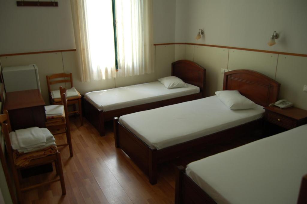 A bed or beds in a room at Diethnes