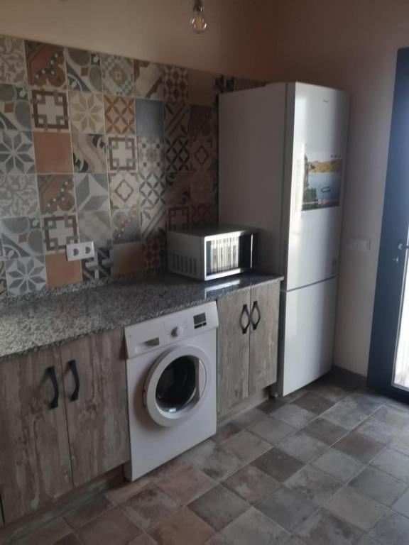 A kitchen or kitchenette at Apartamentos Hiberus Flumen