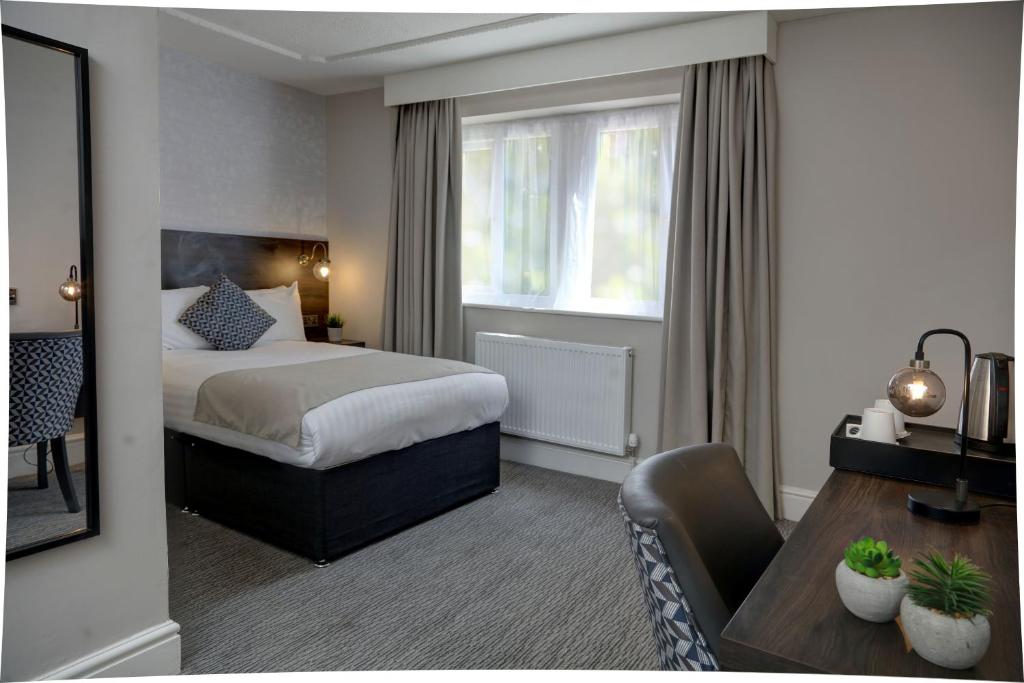 Trafford Hall Hotel Manchester, Trademark Collection by Wyndham - Efficiency Room - Non Smoking