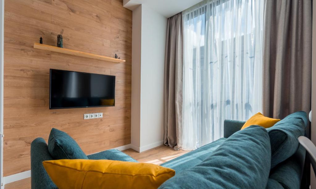 TV a/nebo společenská místnost v ubytování 2-room apartment, Redco, Alpic 405