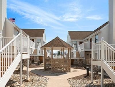 a gazebo in a courtyard of some houses at Suburban Studios in Fort Wayne